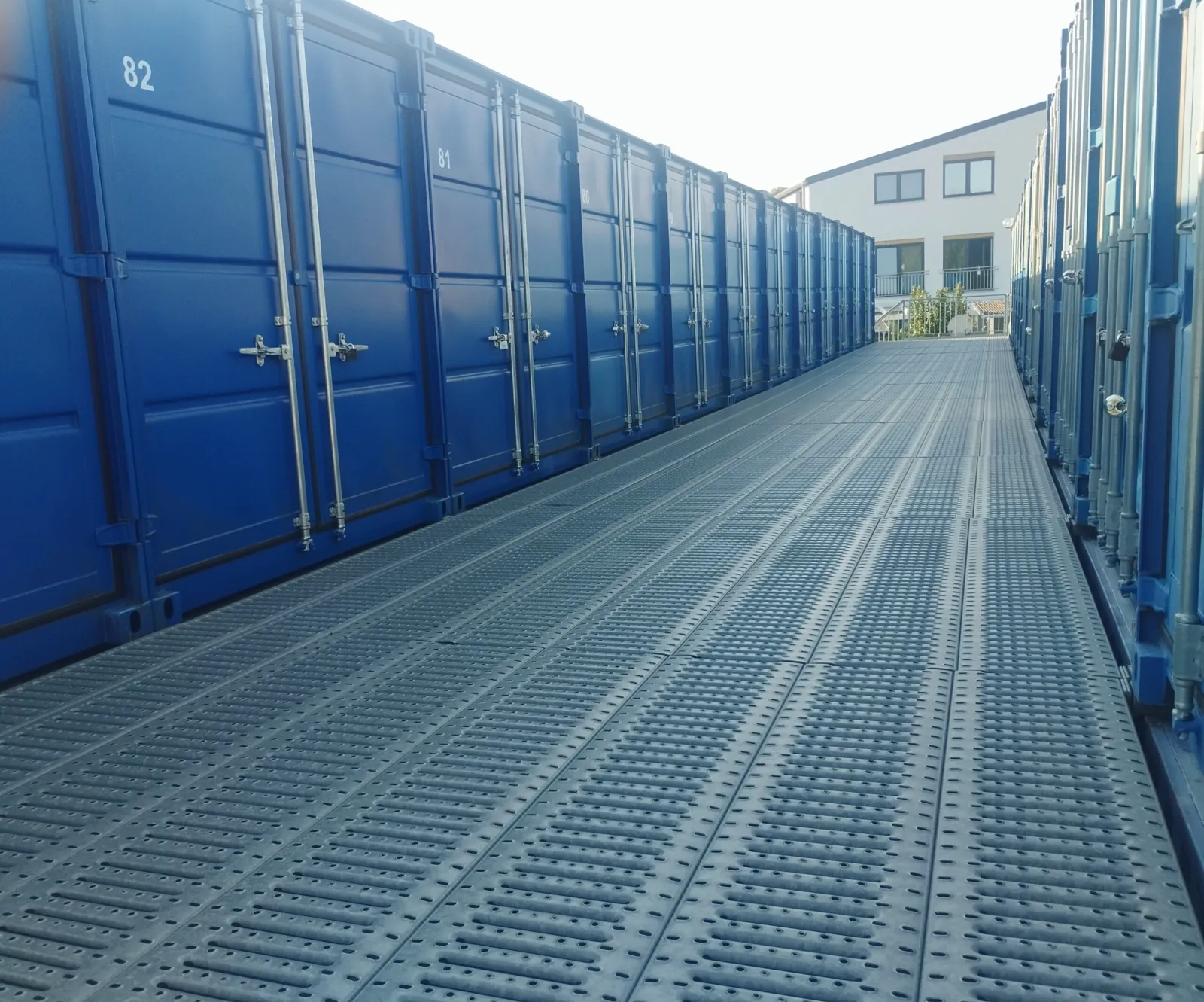 Obere Container in der 1. Etage